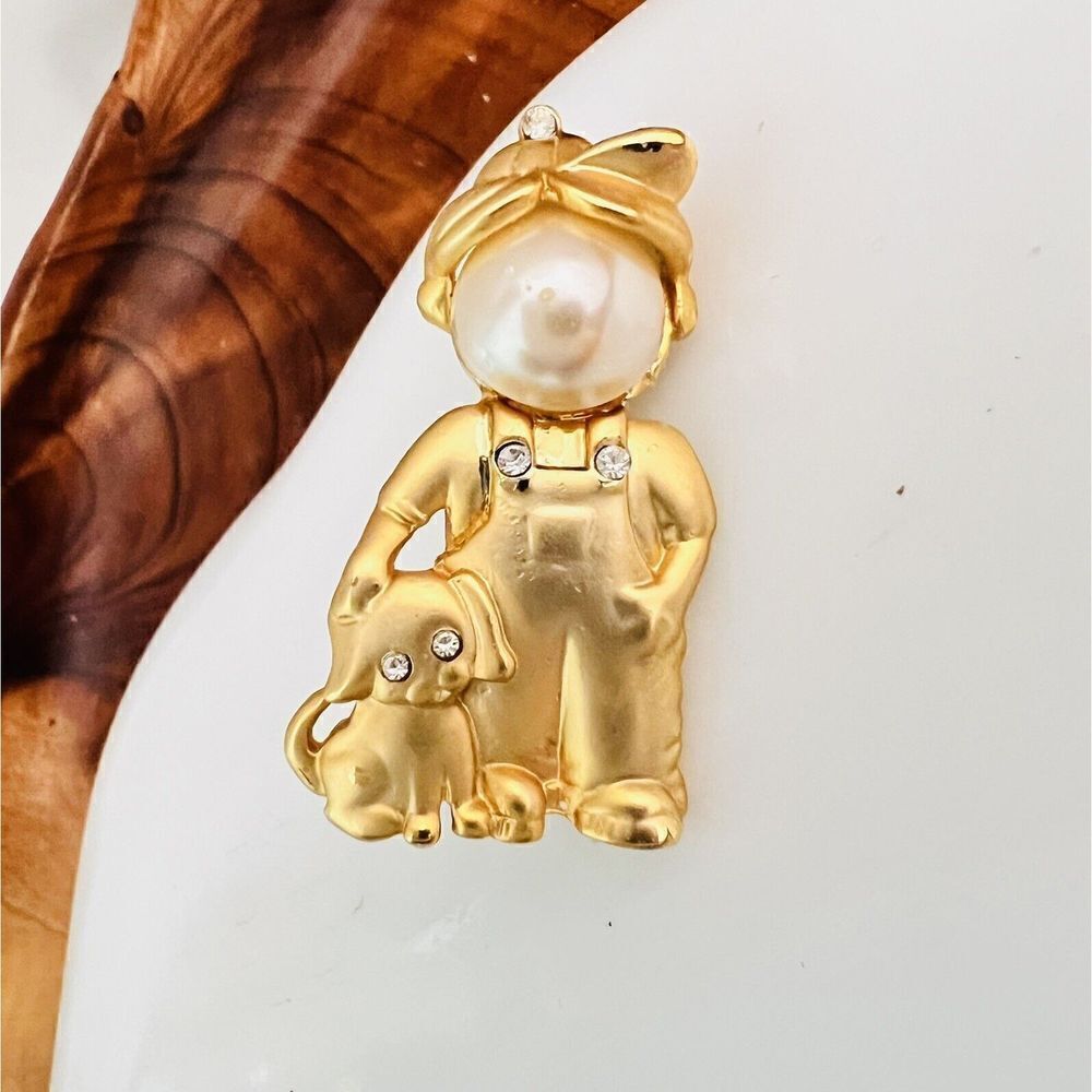 Vintage Brooch Boy Cap Dog Puppy Brushed Gold Tone Pearl Head Rhinestones 1208 - Picture 3 of 8
